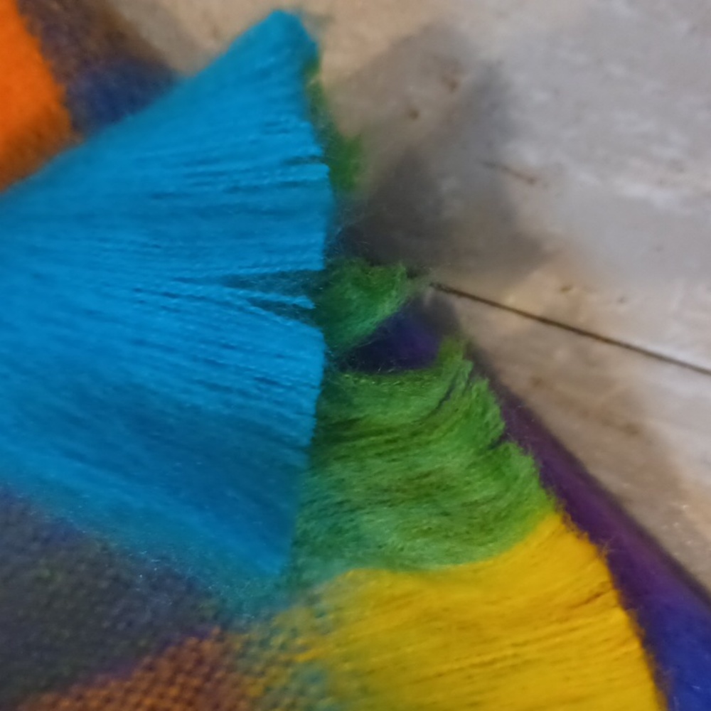 NWT Pokoloko Eye-catching Multi-Colored Check Seamless Scarf - Picture 9 of 9